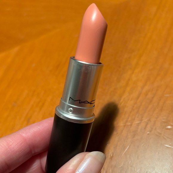 2 MAC Lipsticks Myth - Picture 7 of 16